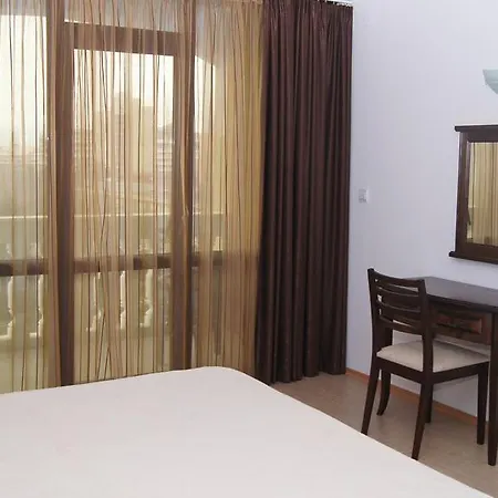 Single In Babylon Слънчев бряг
